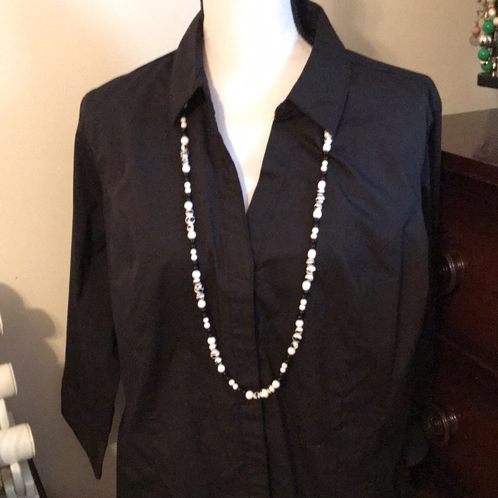 Lee Rider’s Black 3/4 sleeve blouse, XL. New w/o tags with vintage necklace - Picture 2 of 10